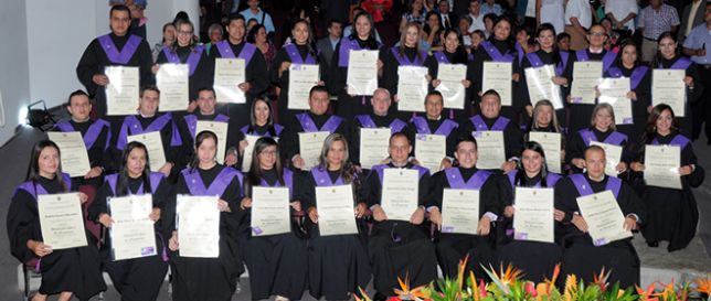 Graduados de la Facultad de Ciencias Econ?micas y Administrativas